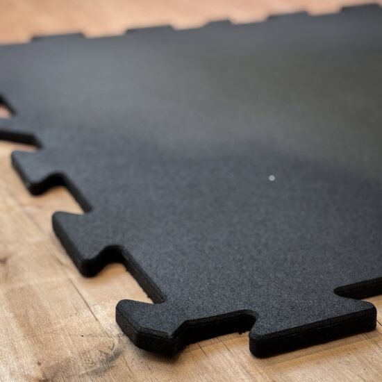 Puzzle fitness z regranulatu 1050kg/m3 15 mm SCP 1x1 m