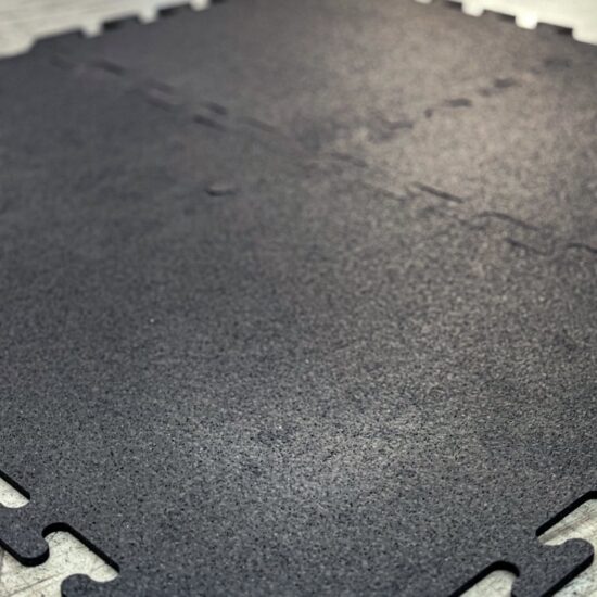 Puzzle fitness z regranulatu 1050kg/m3 6 mm SCP 0,5x0,5 m